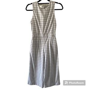 JOA Sleevless Jumper Size Small